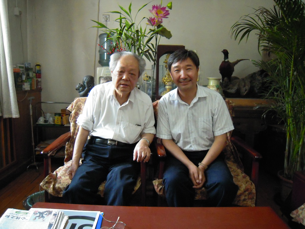 694af763fa9c4d6c80a9d5d490d9bea7.jpg 和国学大师冯其庸先生.JPG